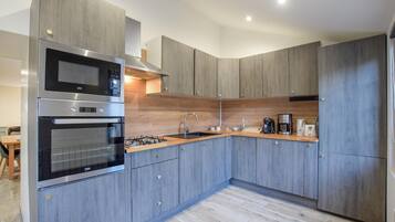 Réfrigérateur, four, plaque de cuisson, lave-vaisselle