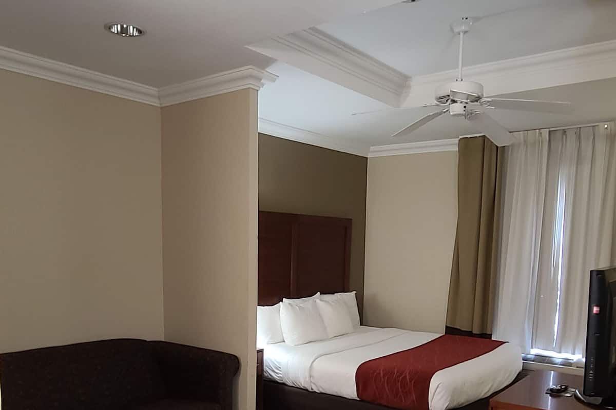 1 bedroom, in-room safe, desk, blackout curtains