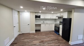 Fridge, microwave, stovetop, electric kettle - Bright & Spacious Basement Apartment (Brampton)