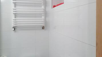 Douche, sèche-cheveux