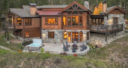 Entertaining Masterpiece, game tables, hot tub, outdoor kitchen, and incredible views!