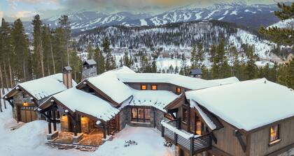 Entertaining Masterpiece, game tables, hot tub, outdoor kitchen, and incredible views!