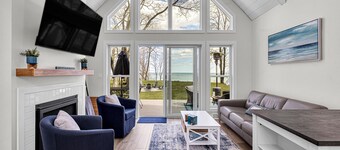 Hidden Haven - Luxury Cottage w/ Hot Tub & Scenic Views