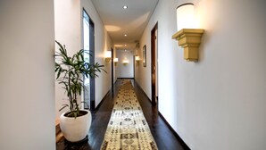 Interior - The Melo Hotel  (Keroboken Kelod)