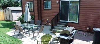 "Rocky Mountains Retreat: Skiing, Hiking, Red Rocks, & Casino Fun Await You!"