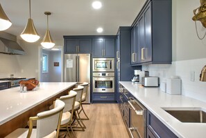 Fridge, microwave, oven, stovetop - Cardinal's Roost 7 bedroom retreat with a hot tub and fire pit (Penrose)