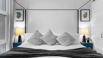 3 bedrooms, desk, iron/ironing board, travel crib