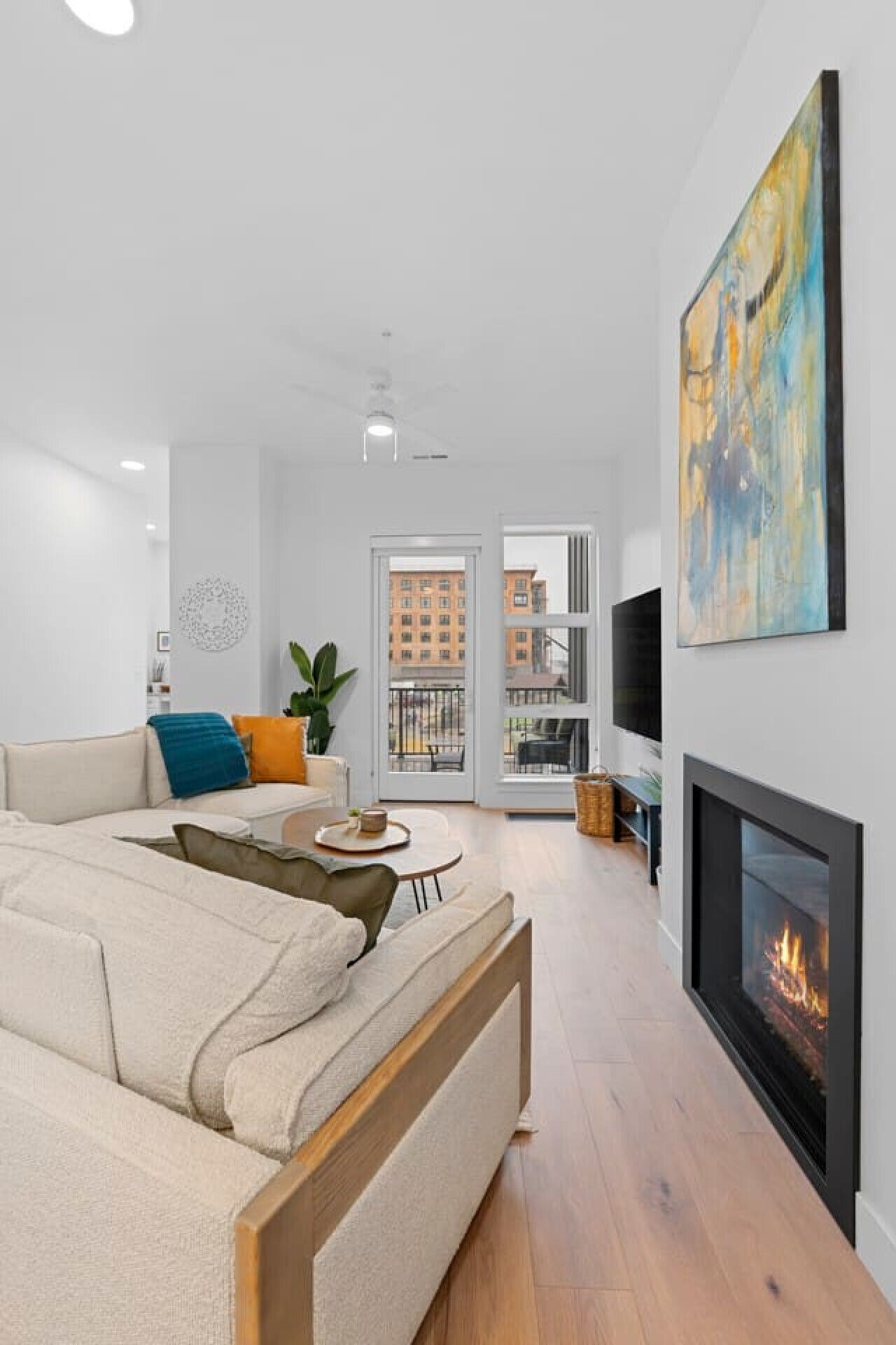 智能电视、壁炉、电子游戏