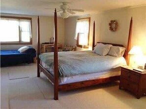 3 bedrooms, travel cot, WiFi, bed sheets