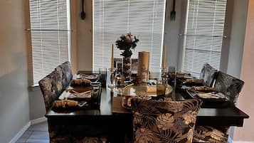 Petit déjeuner complet compris tous les jours