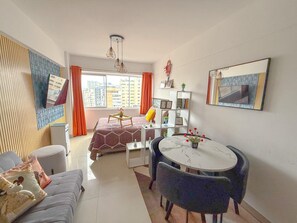 1 quarto, escrivaninha, ferros/tábuas de passar roupa, Wi-Fi de cortesia