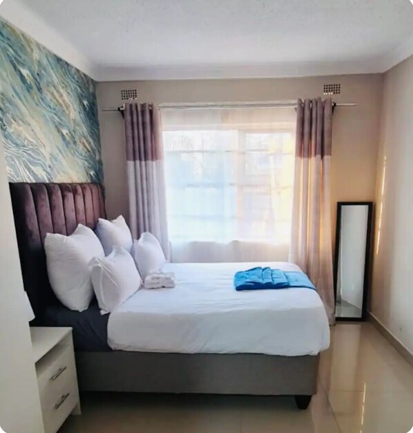 3 bedrooms, iron/ironing board, WiFi, bed sheets