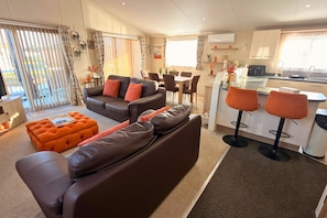 Fernseher, Stereoanlage