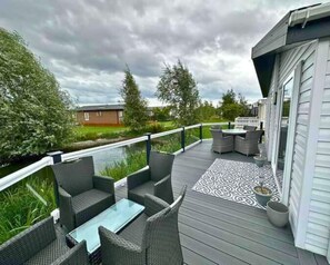 Outdoor dining - Meadows 50 - Southview Holiday Park Skegness (Skegness)