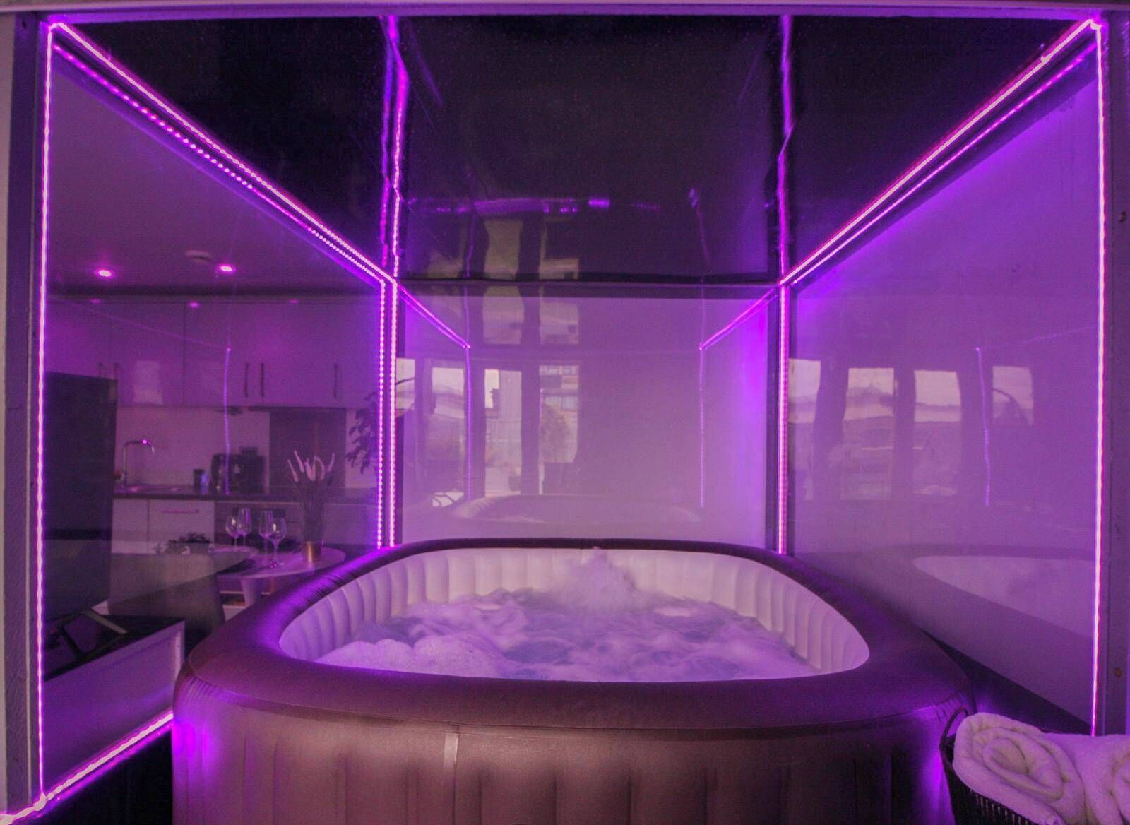 Indoor spa tub