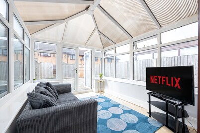 Captivating 3-Bed House in Blackburn