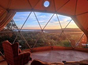 Terrace/patio - Glamping Pod - Sleeps 4 - Pets - Parking (Pendine)