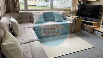 TV, fireplace, stereo