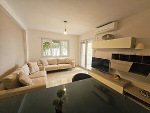 TV - Albania Dream Holidays Accommodation (Saranda)