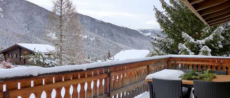 تناول الطعام بالخارج