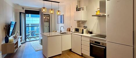 冰箱、微波炉、烤箱、炉灶