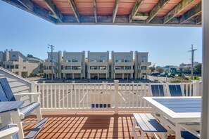 Outdoor dining - Steps to Ocean: Colorful Beach Townhouse in Fenwick Island (Fenwick Island)