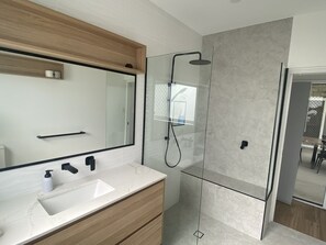Amenidades de baño ecológicas, secadora de cabello, jabón, shampoo 