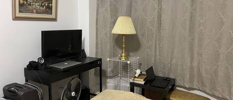 1 soverom, skrivebord, strykejern/-brett og wi-fi