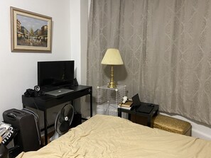 1 bedroom, desk, iron/ironing board, WiFi - Nearby KensingtonMarket, Core downtown, 5 minutes to bus, streetcar, supermarket (Toronto)