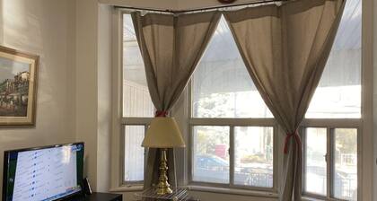 Nearby KensingtonMarket, Core downtown, 5 minutes to bus, streetcar, supermarket