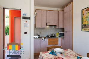 Fridge, microwave, cookware/dishes/utensils