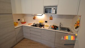 Private kitchen - Apartment with 2 bedrooms near to the beach LP 14 (Rosolina Mare)