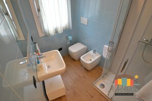 Douche, bidet