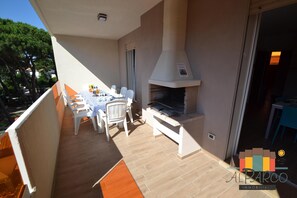 Outdoor dining - Apartment with 2 bedrooms near to the beach LP 07 (Rosolina Mare)