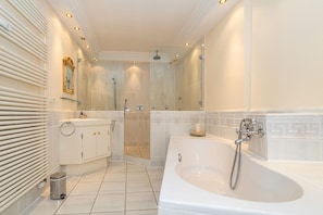 Shower, towels