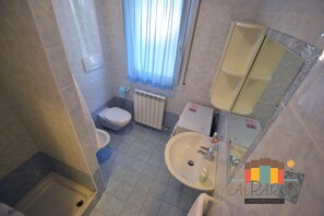 Shower, bidet - Apartment 2 bedrooms near to the beach P 10 (Rosolina Mare)