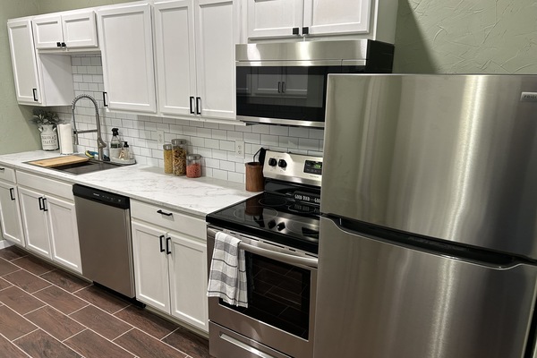 Frigorífic, microones, forn i placa de cuina