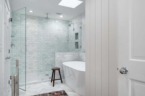Douche, sèche-cheveux