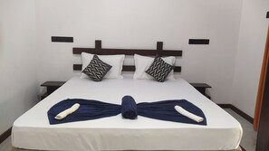 Deluxe Room, 1 King Bed | Desk, soundproofing, free WiFi - Yashi's Place Sigiriya (Sigiriya)