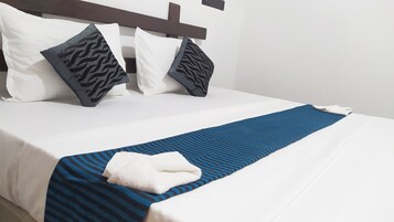 Desk, soundproofing, free WiFi