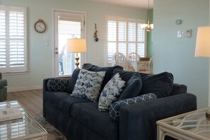 Smart TV, fireplace, video games, books - Water Views with Pool and Beach Access! (Topsail Beach)