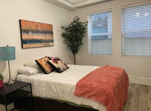 2 quartos, ferros/tábuas de passar roupa, Wi-Fi, roupa de cama