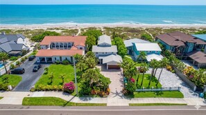 A residential area with houses, a beach, and a clear sky. - asa Solana | Luxury Oceanfront Cocoa Beach Home | Private Beach Access | 5 Bedrooms | Sleeps 8 (Cocoa Beach)
