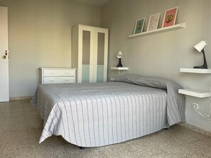 3 bedrooms, internet, bed sheets - Bahia de Algeciras, close to the beach. (Algeciras)