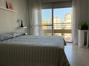 3 bedrooms, internet, bed sheets - Bahia de Algeciras, close to the beach. (Algeciras)
