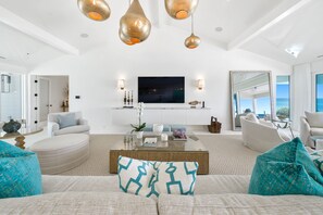 Smart TV, chimenea y reproductor de DVD