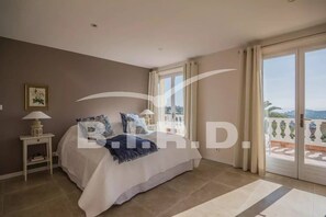 5 bedrooms, free WiFi - Provençal villa with sea view (STE MAXIME)