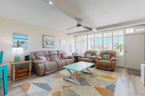 Shared Pool, Charcoal Grill, Golf Cart access