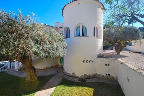 Property grounds - Comfortable holiday home with private pool (Benissa)