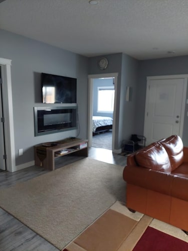 3 minutes to the lake for.  lower suite with separate entrance. 